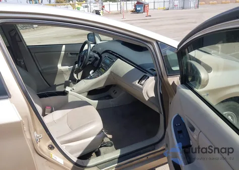 2011 Toyota Prius Three z USA, uszkodzony, nr VIN JTDKN3DU3B0316648